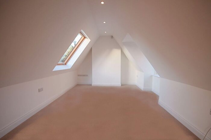 2 Bedroom Flat For Sale In High Street, East Grinstead, RH19