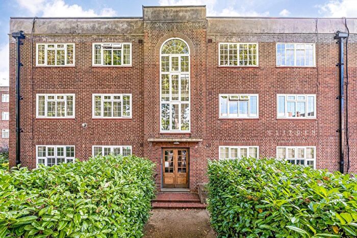 2 Bedroom Flat For Sale In Clifden Road, Twickenham, TW1