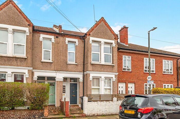 2 Bedroom Maisonette For Sale In Bruce Road, Tooting Borders, CR4