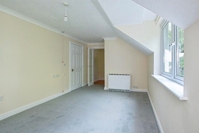 1 Bedroom Retirement Property To Rent In St Georges Court, Ringwood Road, Ferndown, BH22