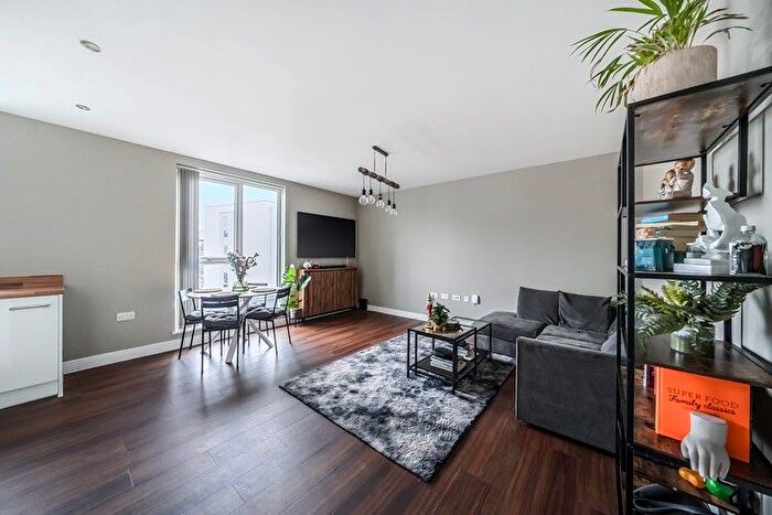 2 Bedroom Flat For Sale In Kilmorey Apartments, Addlestone, Surrey, KT15