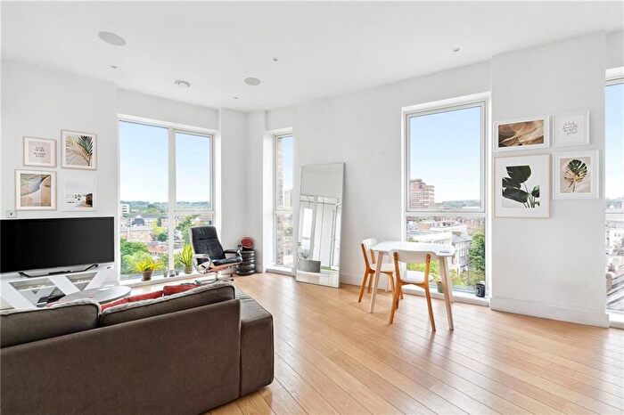 2 Bedroom Flat To Rent In Stockwell Park Walk, London, SW9