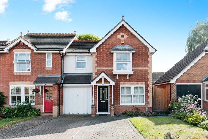 3 Bedroom Semi-Detached House For Sale In Merling Close, Chessington, KT9