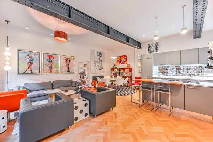 2 Bedroom Flat For Sale In Mandeville Courtyard, Battersea, London, SW11