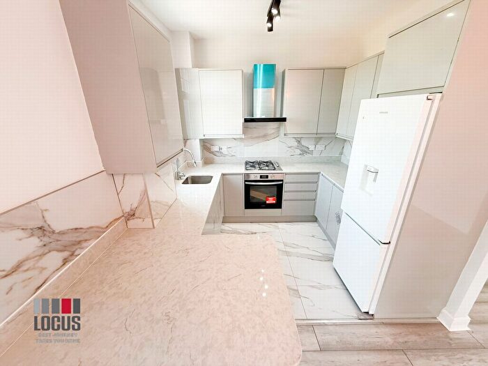 2 Bedroom Flat To Rent In Park Avenue, London, N13