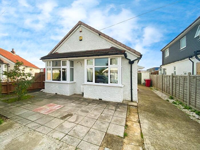 3 Bedroom Bungalow For Sale In Iona Crescent, Slough, SL1