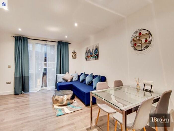 2 Bedroom Flat To Rent In Hoxton, Bevenden Street, London, N1