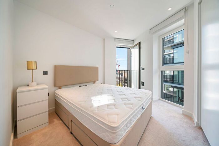 1 Bedroom Flat For Sale In Lincoln Apartments, Fountain Park Way, London, W12