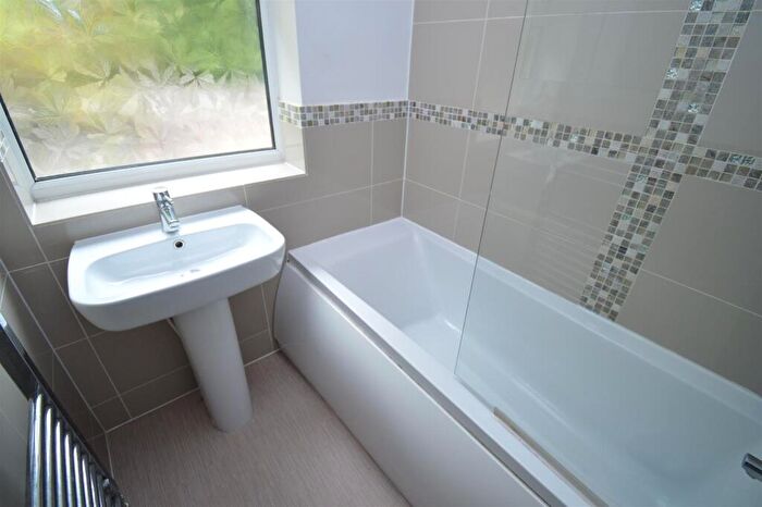 4 Bedroom Semi-Detached Bungalow To Rent In Millfield Close, Higher Bebington, Wirral, CH63