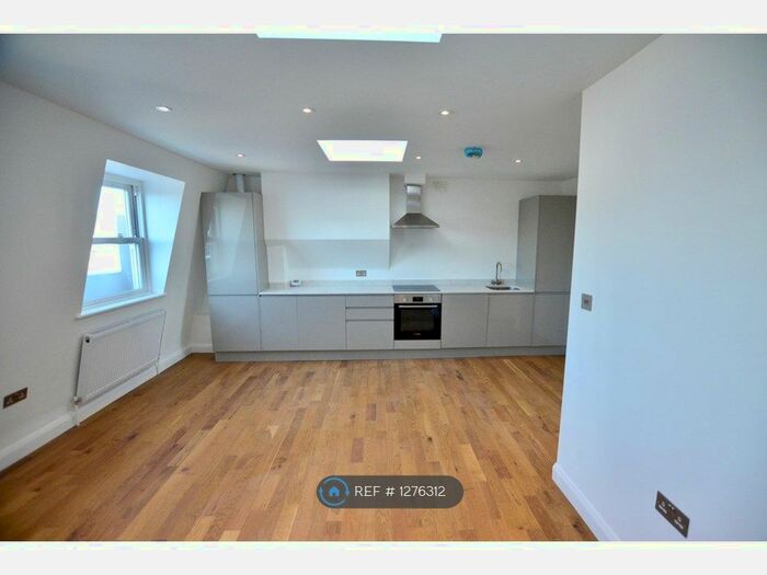 3 Bedroom Flat To Rent In Keith Grove, London W12