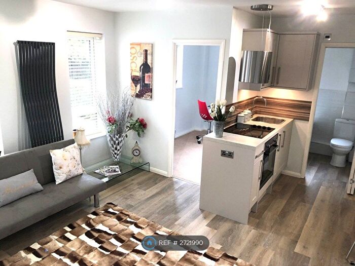 2 Bedroom Flat To Rent In Plantation Road, Amersham, HP6