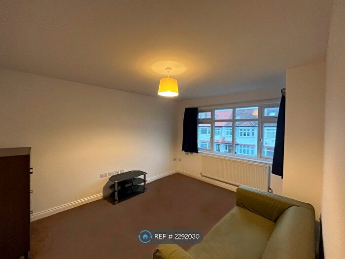 1 Bedroom Flat To Rent In Hale Grove Gardens, London, NW7
