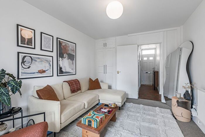 1 Bedroom Flat To Rent In Leamington House, Tavistock Road, Notting Hill, London, W11