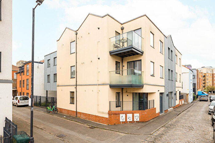 2 Bedroom Flat To Rent In Stillhouse Lane, Bedminster, BS3