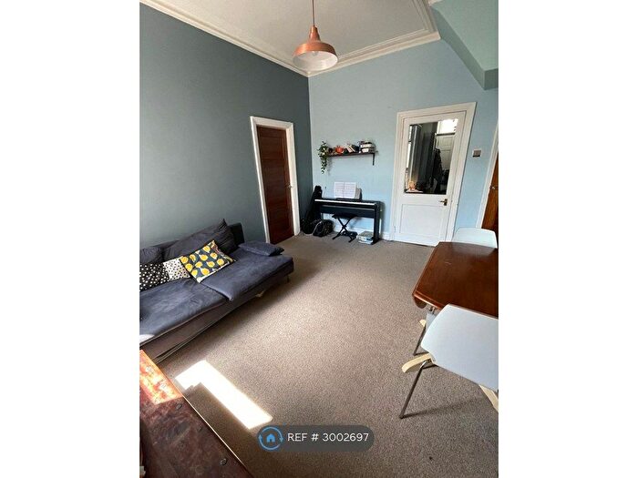 2 Bedroom Flat To Rent In Helmsley Road, Newcastle Upon Tyne, NE2