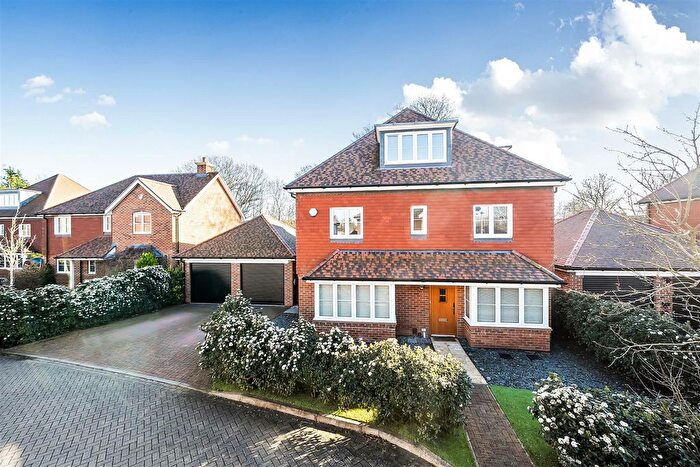 5 Bedroom Detached House For Sale In Neville Close, Wokingham, Berkshire, RG40