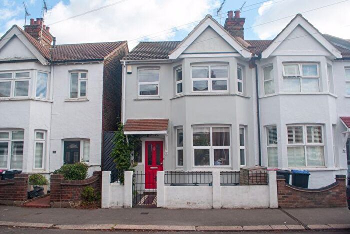 3 Bedroom Semi-Detached House For Sale In Lansdowne Avenue, Leigh-On-Sea, SS9