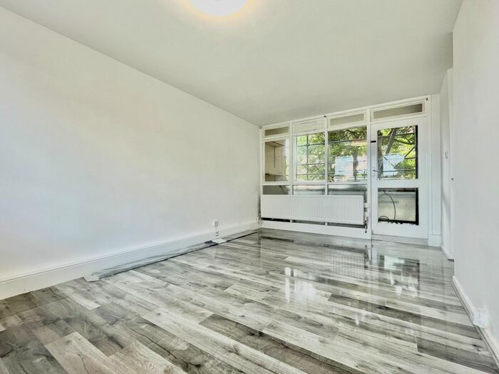 2 Bedroom Flat To Rent In Stoford Close, London, SW19