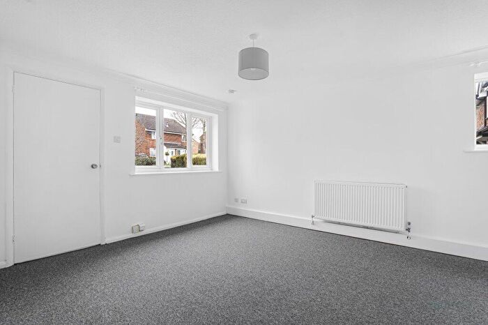 1 Bedroom Flat To Rent In The Paddock, Bishops Stortford, Hertfordshire, CM23