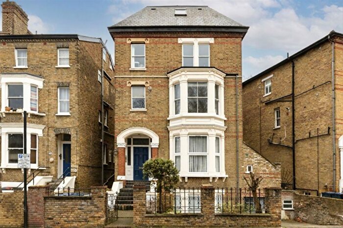 3 Bedroom Flat To Rent In Grange Park, Ealing, W5