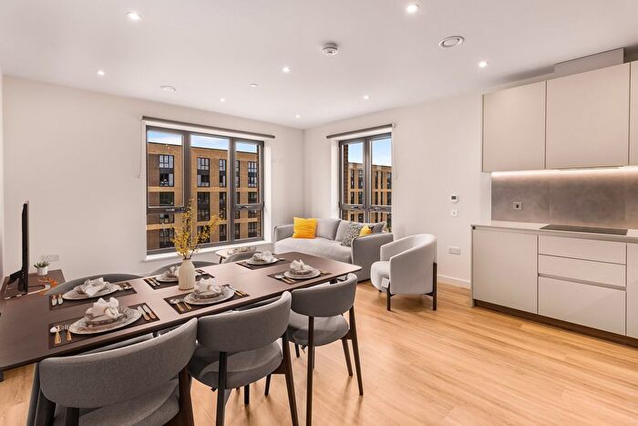 3 Bedroom Flat To Rent In Greenford, UB6