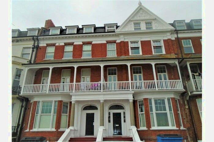 2 Bedroom Flat To Rent In Lewis Crescent, Thanet, Margate, CT9