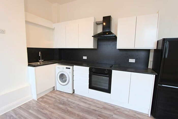 2 Bedroom Apartment To Rent In Heddon Court Parade, Barnet, EN4