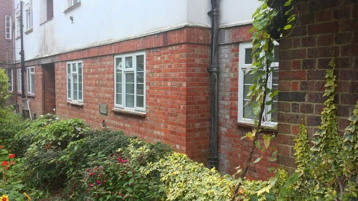 2 Bedroom Flat To Rent In The Woodlands, London, SE19