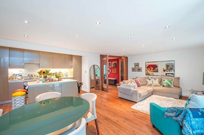 2 Bedroom Flat To Rent In Buckland Crescent, Belsize Park, London, NW3