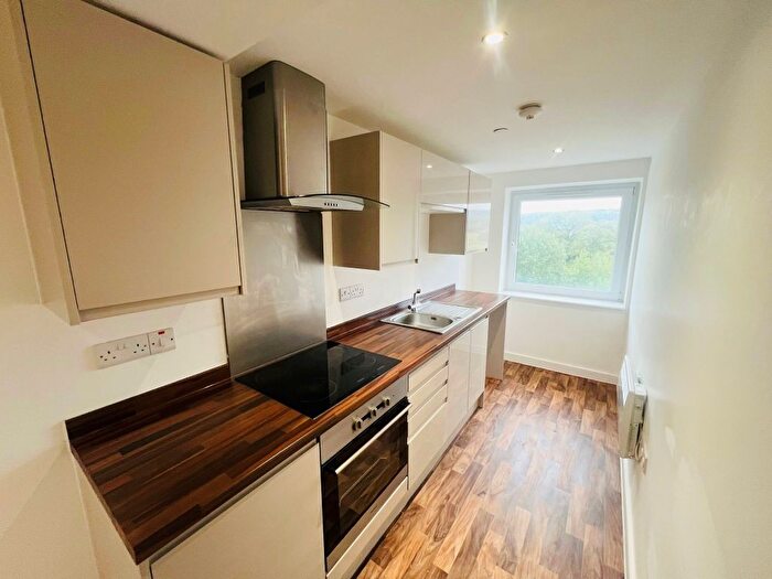 2 Bedroom Flat To Rent In Wheatley Court, Halifax, HX2