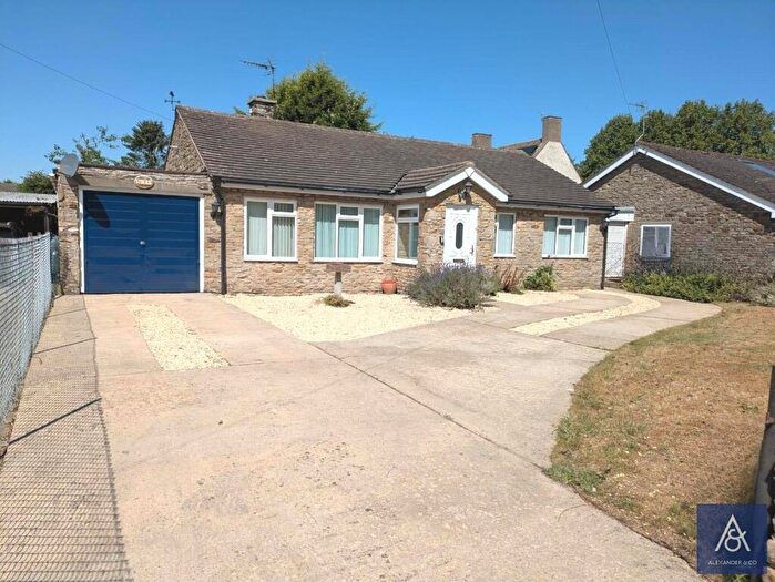 3 Bedroom Bungalow For Sale In Charlton Way, Farthinghoe, Brackley, NN13
