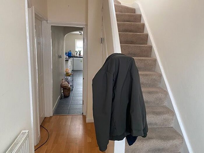 5 Bedroom Semi-Detached House To Rent In Waye Ave, Cranford, TW5