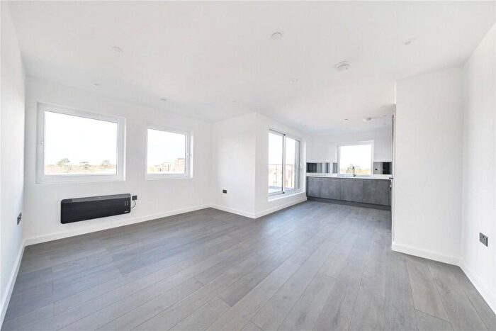 1 Bedroom Apartment To Rent In West Byfleet, Surrey, KT14