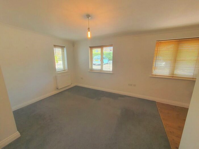 2 Bedroom Flat To Rent In Scarlet Oaks, Camberley, GU15