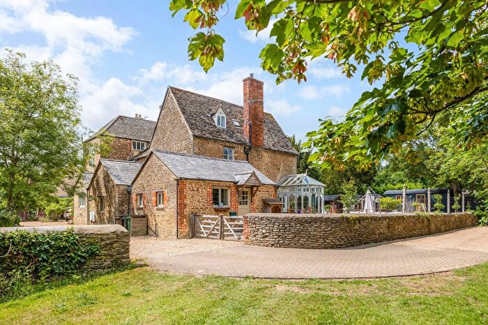 4 Bedroom Semi-detached House For Sale In Faringdon Road, Kingston Bagpuize, Abingdon, Oxfordshire, OX13