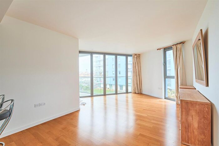 2 Bedroom Flat To Rent In Eastfields Avenue, Wandsworth, SW18