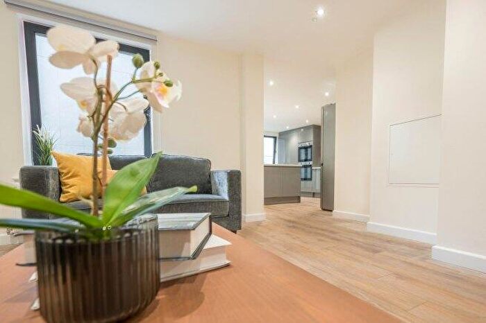 5 Bedroom Flat To Rent In Trippet Lane, S1