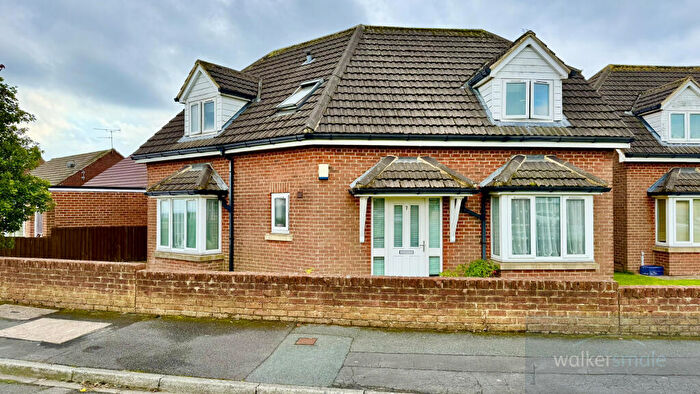 3 Bedroom Detached House For Sale In Tinshill Lane, Cookridge, Leeds, West Yorkshire, LS16