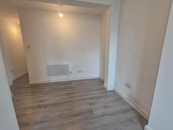 1 Bedroom Flat To Rent In Hyde Road, Gorton, M18