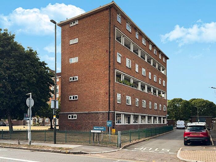 2 Bedroom Maisonette For Sale In London Road, Mitcham, CR4