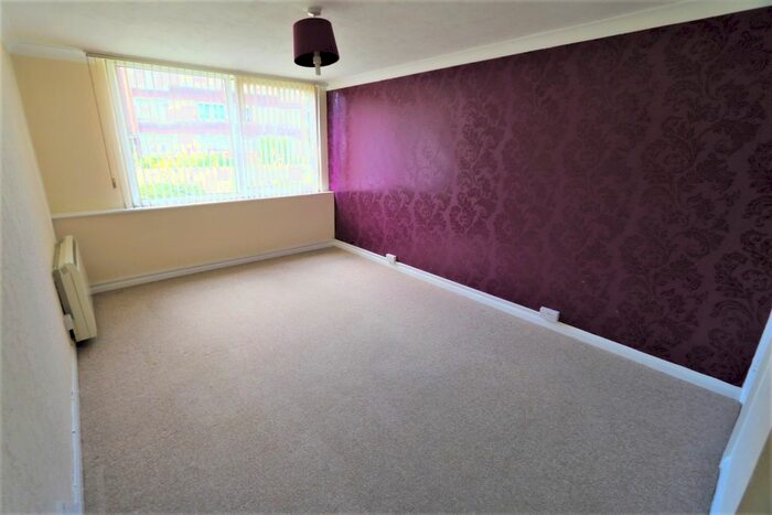 2 Bedroom Flat For Sale In Goldington Green, Bedford, MK41