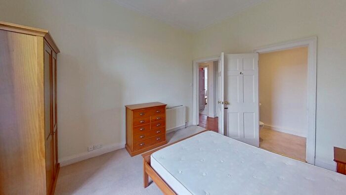 2 Bedroom Flat To Rent In Cheyne Street, Edinburgh, EH4