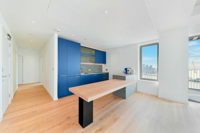 3 Bedroom Flat To Rent In Douglass Tower, Goodluck Hope, London, E14