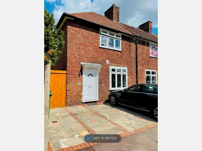 3 Bedroom Semi-Detached House To Rent In Talbot Road, Dagenham, RM9