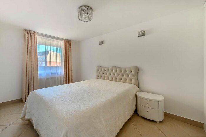 1 Bedroom Flat To Rent In Longmoore Gardens, Pimlico, London, SW1V