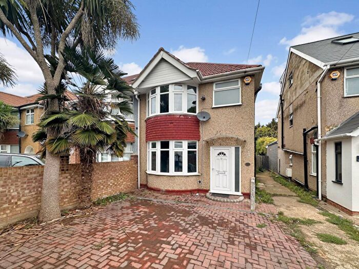3 Bedroom Semi-Detached House To Rent In Shaggy Calf Lane, Slough, Berkshire, SL2