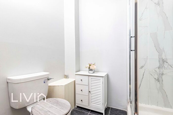 1 Bedroom Flat For Sale In South Norwood Hill, London, SE25