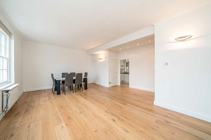 2 Bedroom Flat To Rent In Fulham Road, Chelsea, SW3