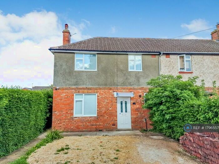 3 Bedroom Semi-Detached House To Rent In East Avenue, Grantham, NG31