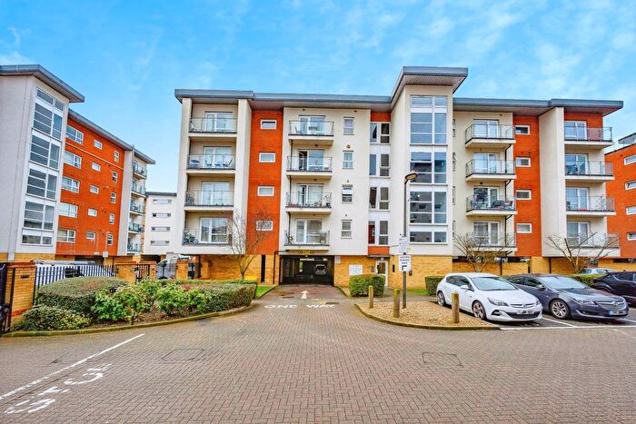 2 Bedroom Flat For Sale In Clarkson Court, Hatfield, AL10